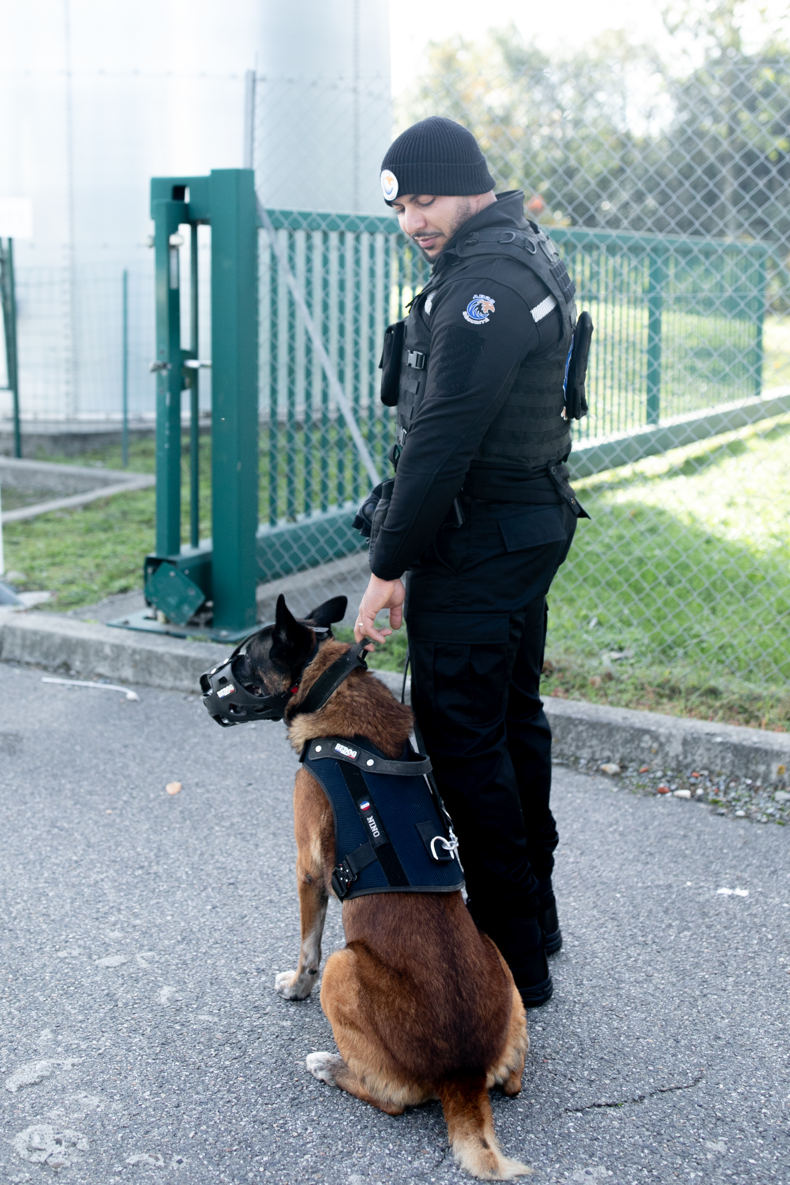 Binôme maître-chien AB2S en patrouille de nuit
